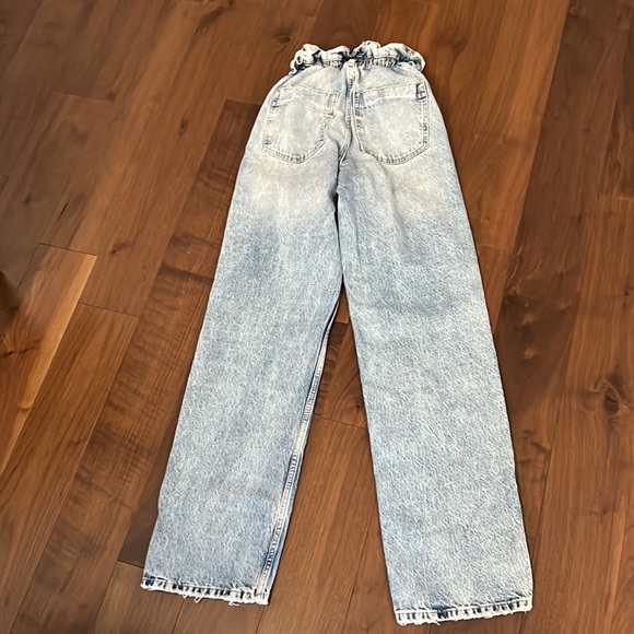 Zara Paperbag Jenas (Never Been Worn) - Picture 3 of 3